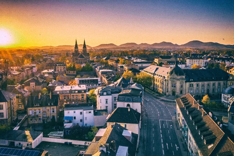 Landau bei Sonnenuntergang